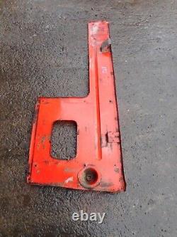 Panneau latéral du moteur du côté gauche du tracteur Zetor 6711 (1 seul) CA7280